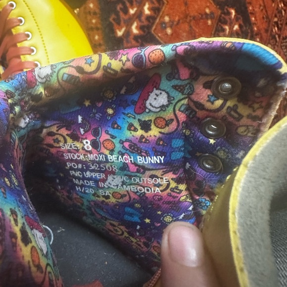 Moxie size 8 Beach Bunny Yellow Roller Skates with Accessories - Picture 2 of 5